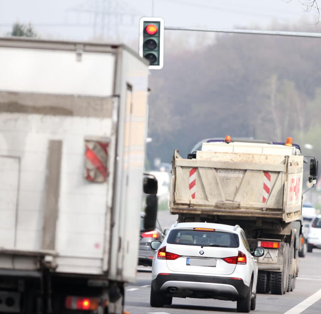 Rotlichtverstoß: Rote Ampel überfahren? Bußgeld, Fahrverbot