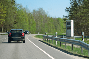 Bei Mainz auf der A60 bei km 15,1 steht ein Blitzer vor dem Hechtsheimer Tunnel.