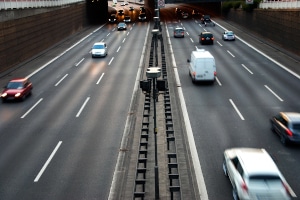 Wurden Sie auf der A2 vom Blitzer erfasst, droht mindestens eine Geldbuße.