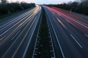 Durch Blitzer auf der A13 können Verstöße gegen die StVO aufgedeckt werden.